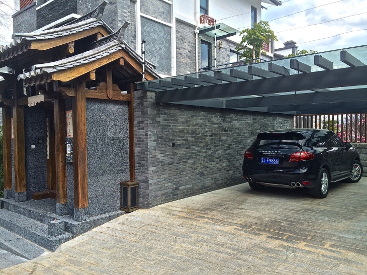 Yet another neighbor's carport with a Porsche Cayenne Turbo...but only space heat inside the villa (and possibly one wood stove)!